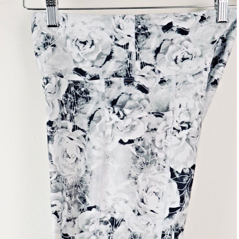 Marika Size M High Rise Crop Leggings Stone Floral Gray MLC0844A - Picture 7 of 8